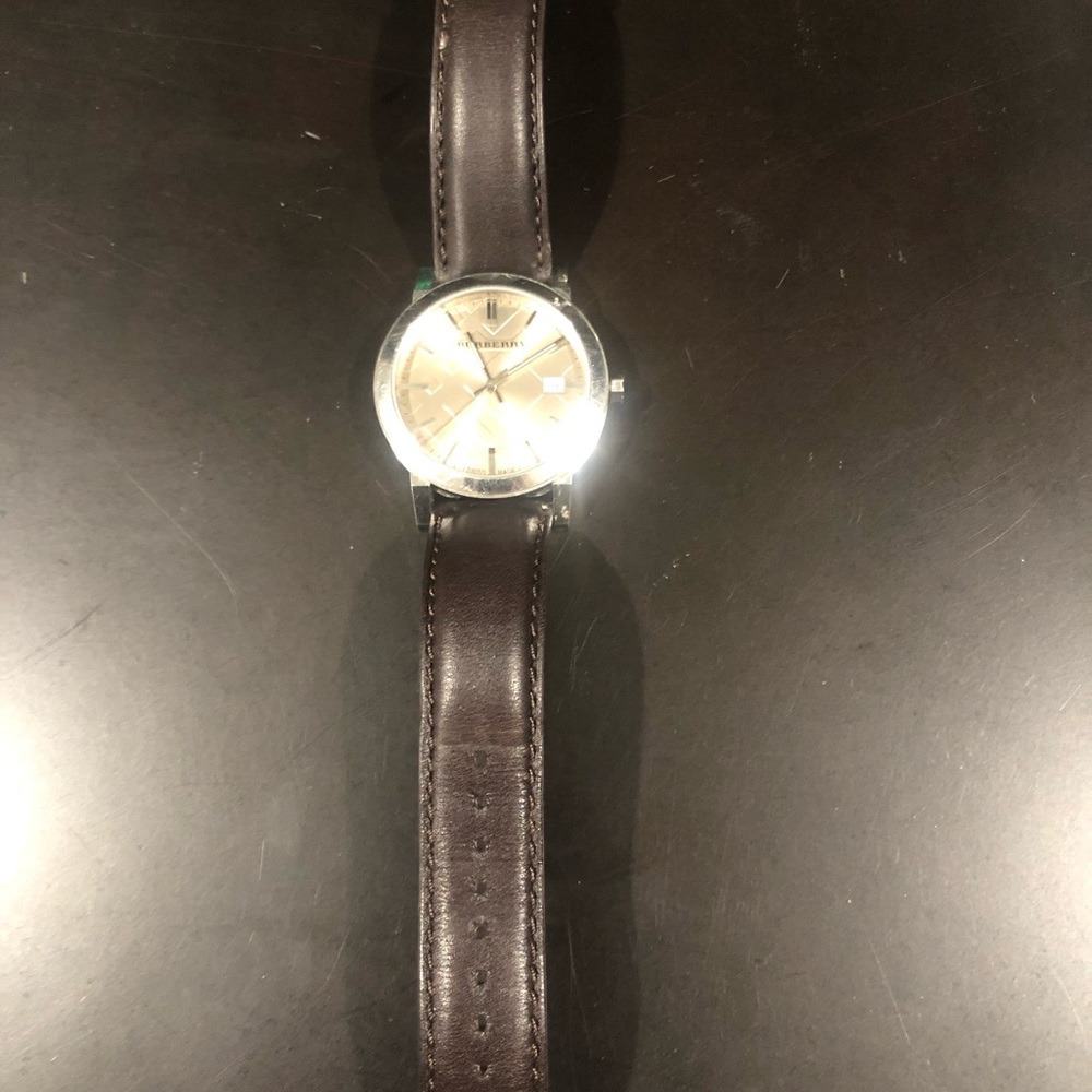 Woman’s brown leather Burberry watch - Picture 6 of 8
